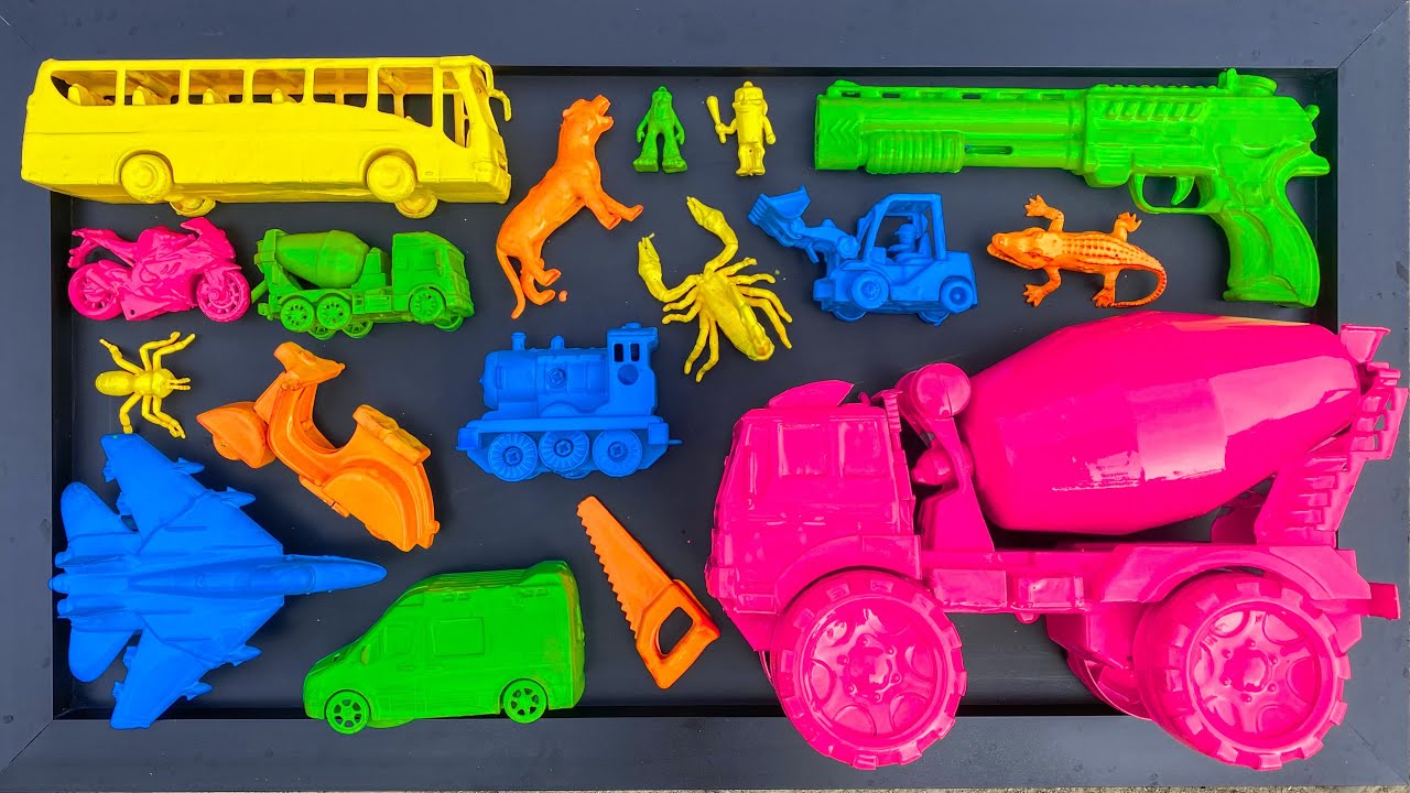 Membersihkan mobil mobilan, mobil bus telolet, mobil balap, mobil damkar, kereta api, topeng