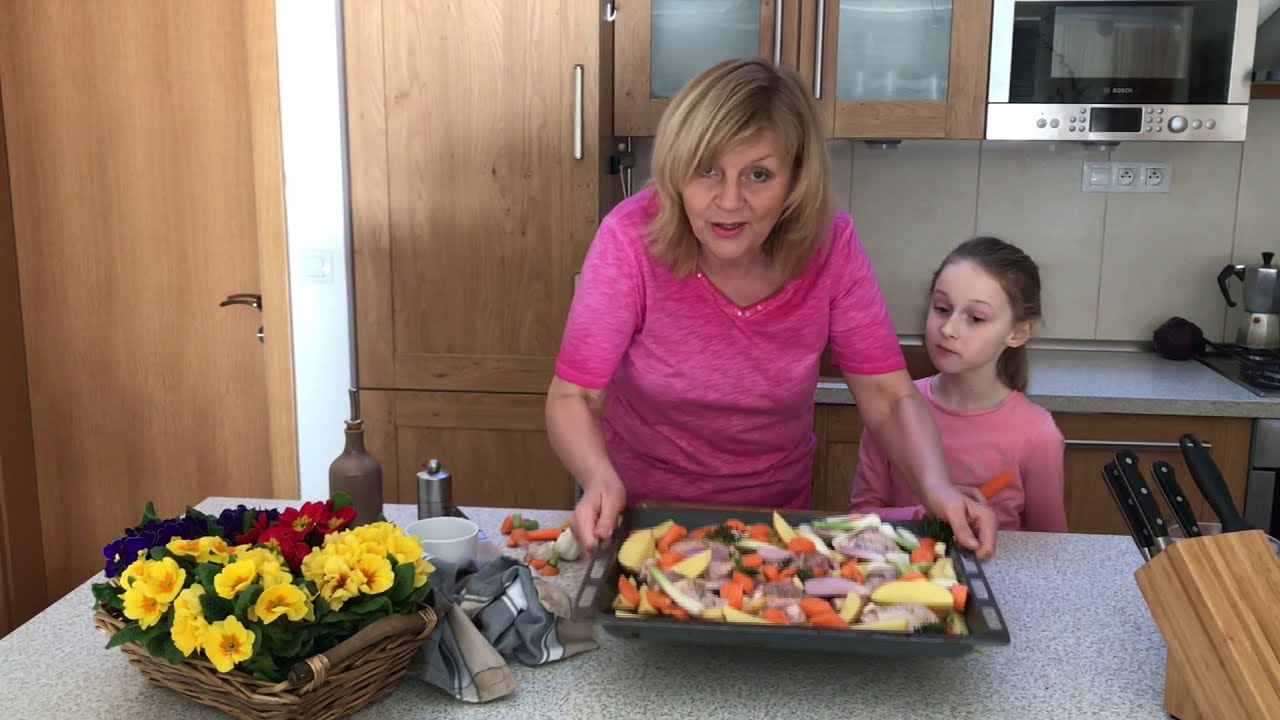 Recept na kuracie stehná so zeleninou a zemiakmi z jedného plechu │Zuzana Machová