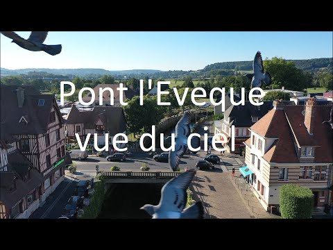 Pont l’Évêque dans le Calvados en Normandie, vue du ciel par un drone