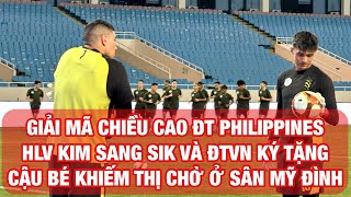 Giải mã chiều cao ĐT Philippines, HLV Kim Sang Sik và Đội tuyển Việt Nam tri ân CĐV khiếm thị