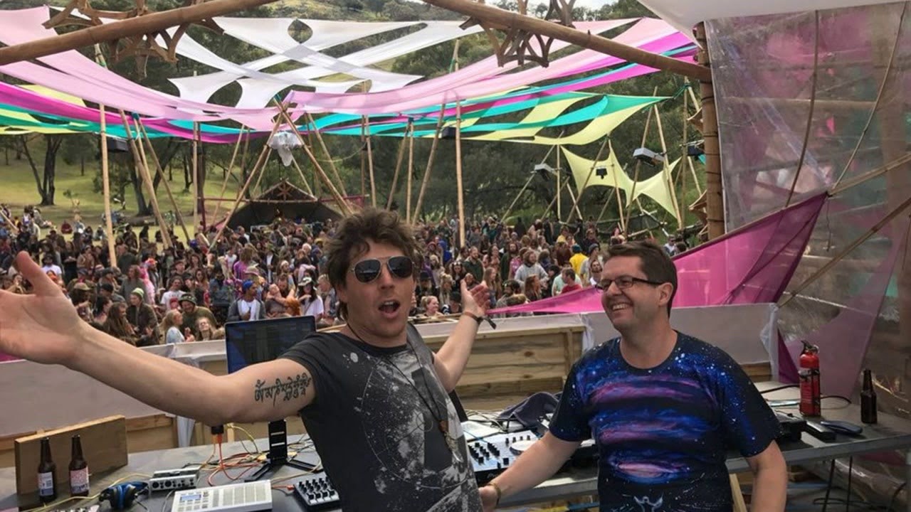 PREMIERE:- Choopie & Shmuel Flash - Chilling Moments (GMJ & Matter Remix)