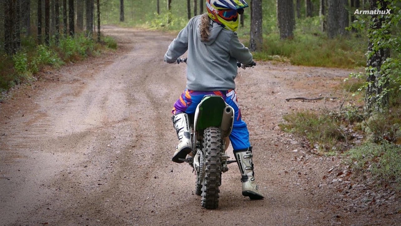 Kawasaki KX250 2-Stroke (Raw Sounds)