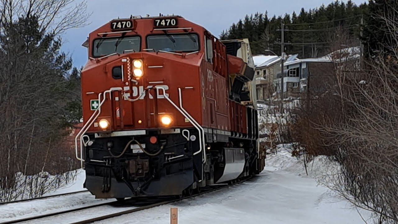 CP ET44AC 7470 leads a long priority intermodal train eastbound!