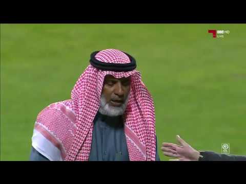 دخول والد حارس قطري لارضية الملعب لتهدأته