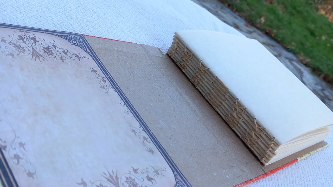 Taccuino quadrato in carta pergamena,  copertina rigida e rilegatura copta francese #bookbinding