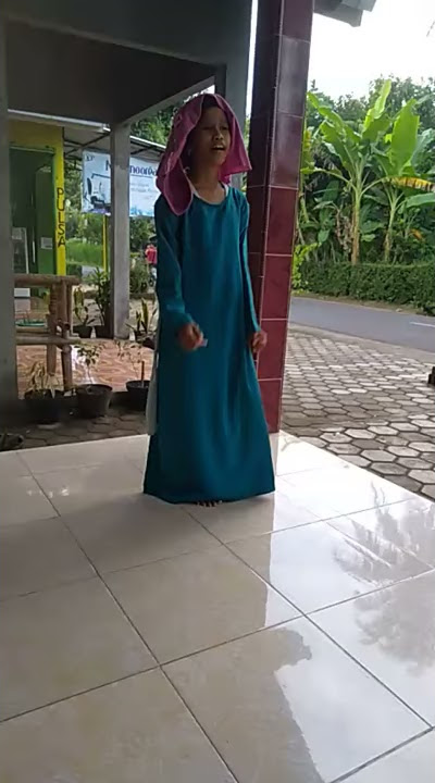 Orang gila joget mama muda...