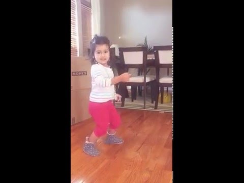 2 year old Prishu dancing on Deewani Mastani (Bajirao Mastani)