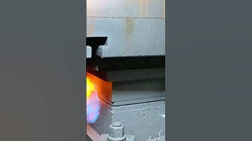 A large forging plant forges bicycle front fork crowns into shape in just one second!#cnc #forging