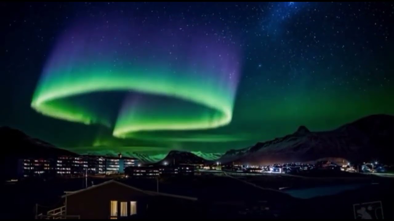 Amazing northern lights over Greenland! 