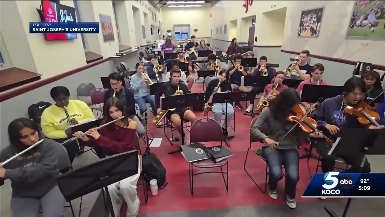 Sooners receive musical support from Saint Joseph's University Hawk Band for Temple game