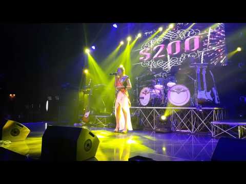 李香蘭 Live @ Queen Singapore 060316 Vikki Phoon (Effynius)