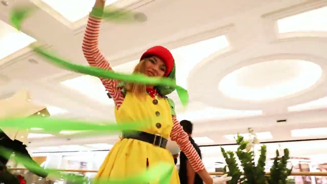 MALL OF EMIRATES CHRISTMAS ACTIVATION - ARTISTS AND MORE