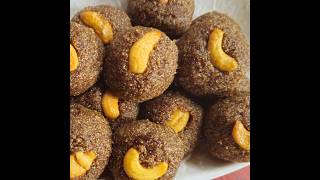 బెల్లం తో రవ్వ లడ్డు చాలా సాఫ్ట్ గా😋👌 #shorts #ammamodatimudha #youtubeshorts #trending