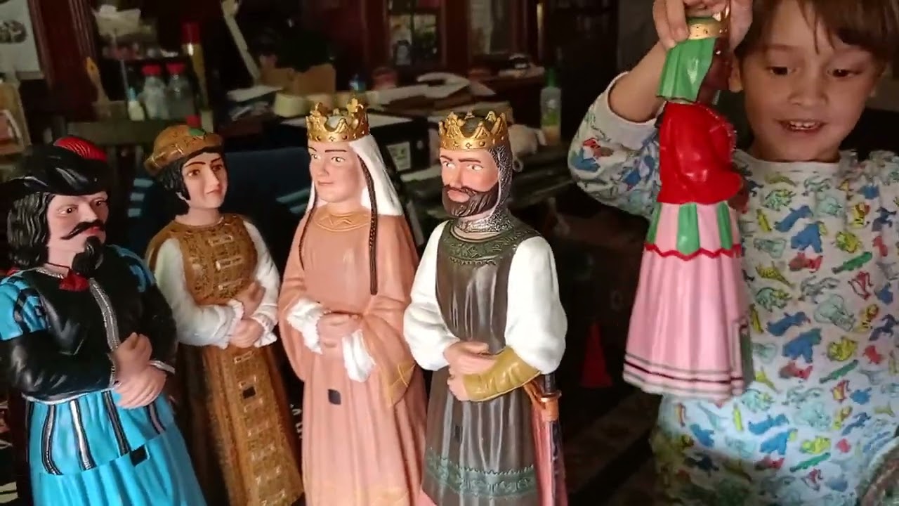 Y llegó la bearnesa de juguete , otro  #cabezudo de la comparsa de Álvaro