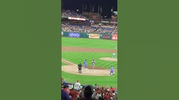 Nick Castellanos singles on a ground ball.  Kyle Schwarber & Trea Turner scores.  #phillies 🆚 #mets