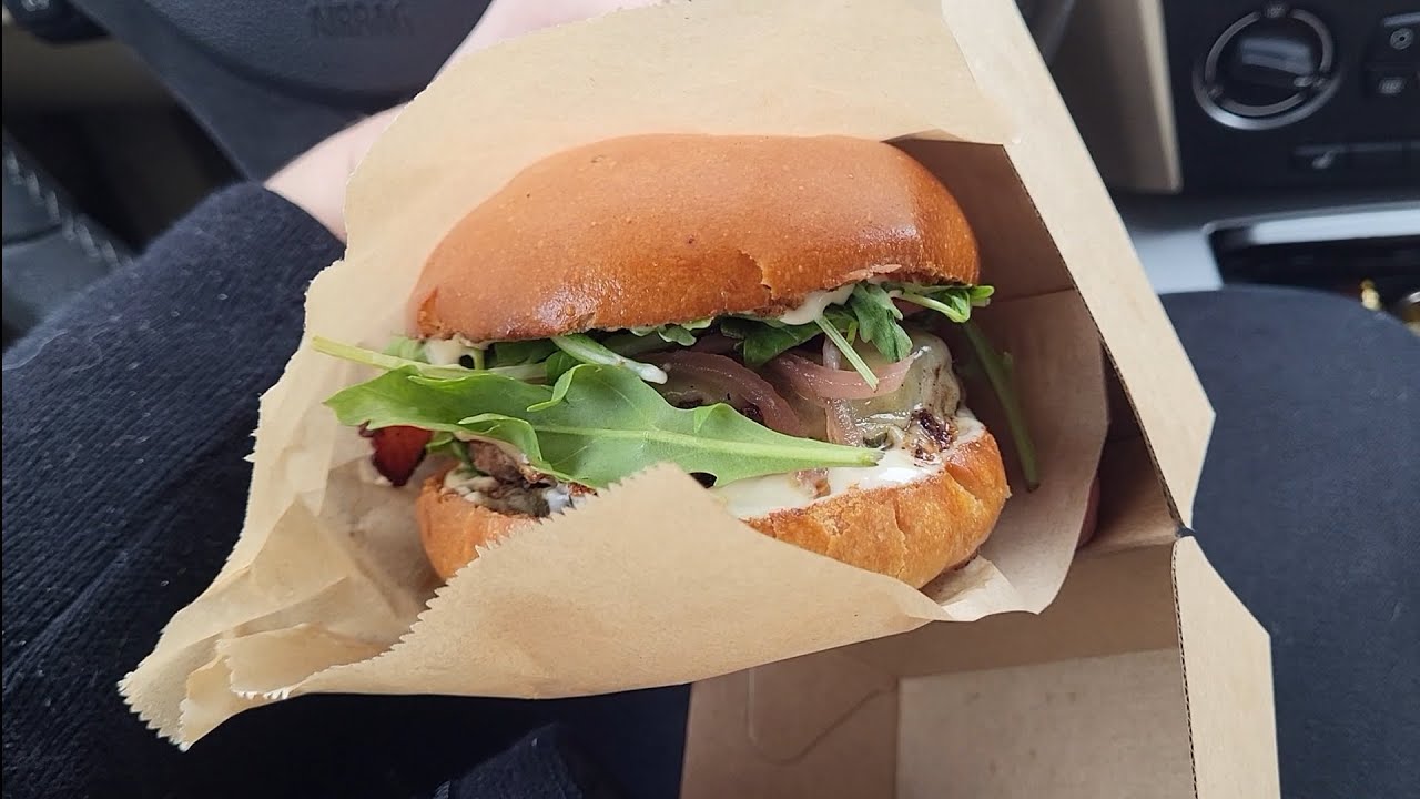Testissä: Hamptown Burger, Jönssi - YouTube