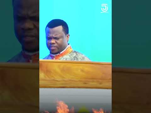 KUHANI NA MWALIMU MUSA RICHARD MWACHA AMETUA MADHABAHUNI BAADA YA MAOMBI YA SIKU 21 MLIMANI