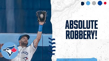 Kevin Kiermaier makes an incredible catch to rob a home run!