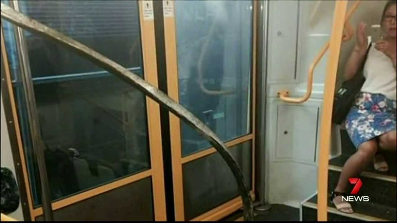 Edgecliff train derailment 'just like a monster coming up from the floor' [15 January 2014]