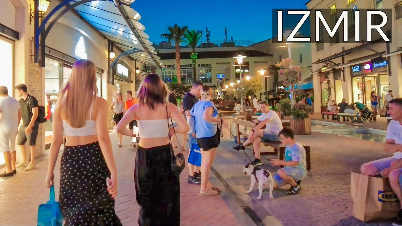 Izmir, Turkiet | Bornova Küçükpark | Nattpromenad i Staden 4K