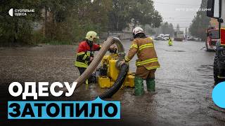 Негода в Одесі: підтоплення вулиць, затори на дорогах, робота комунальників