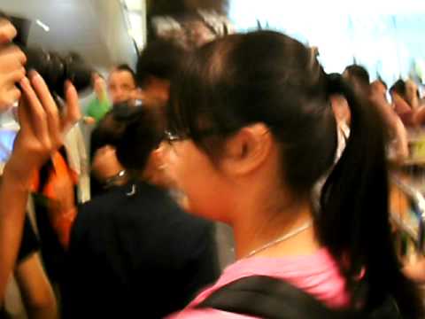 許廷鏗,吳若希,鄭欣宜走人&附送港女踼門 (2011年6月25日如心廣場)