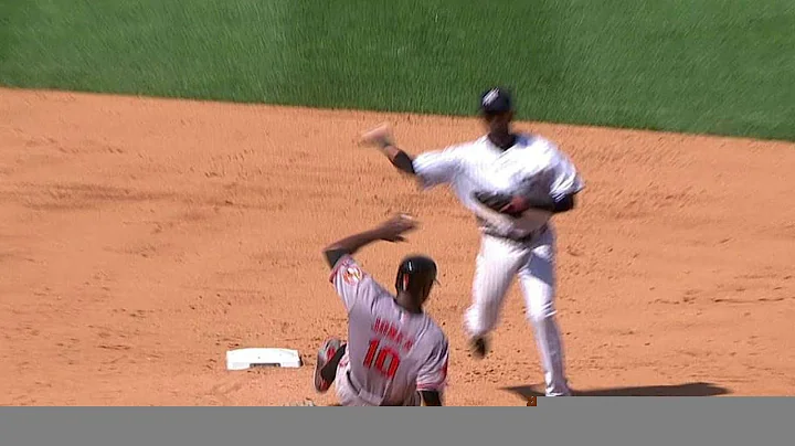 BAL@NYY: Robertson induces inning-ending double play