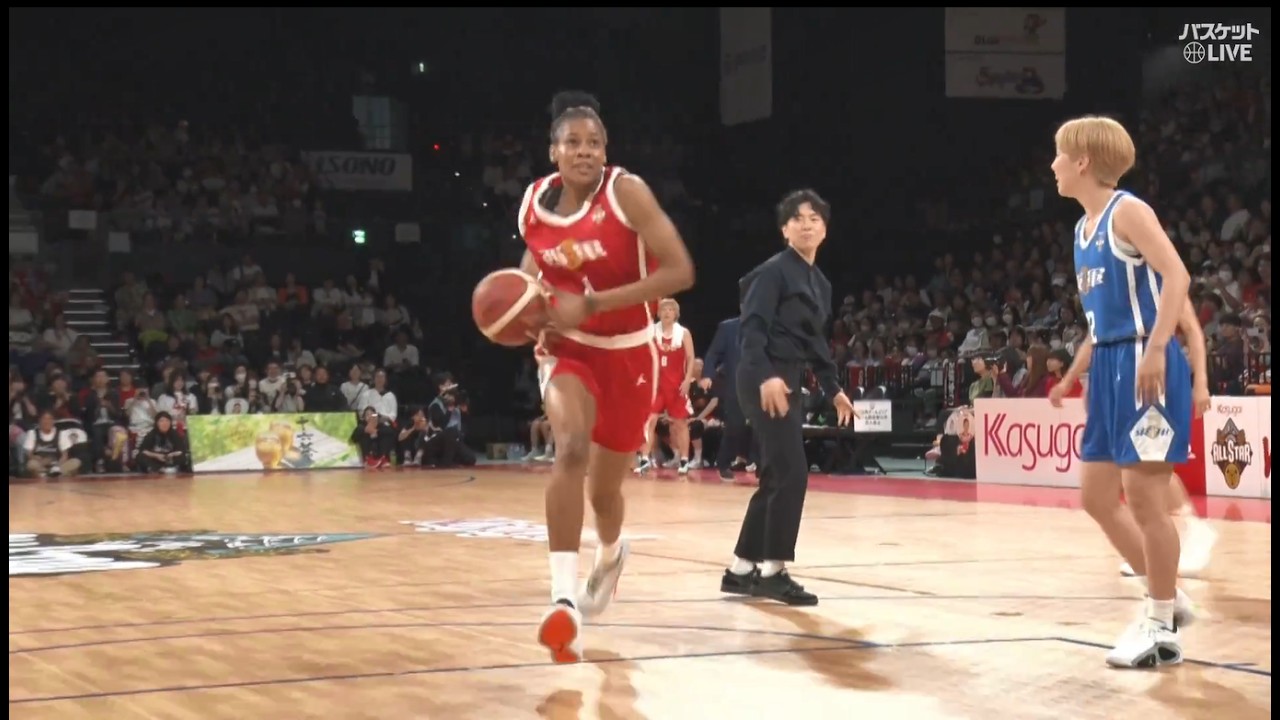Female basketball player Izoje Uche performs an astounding one 