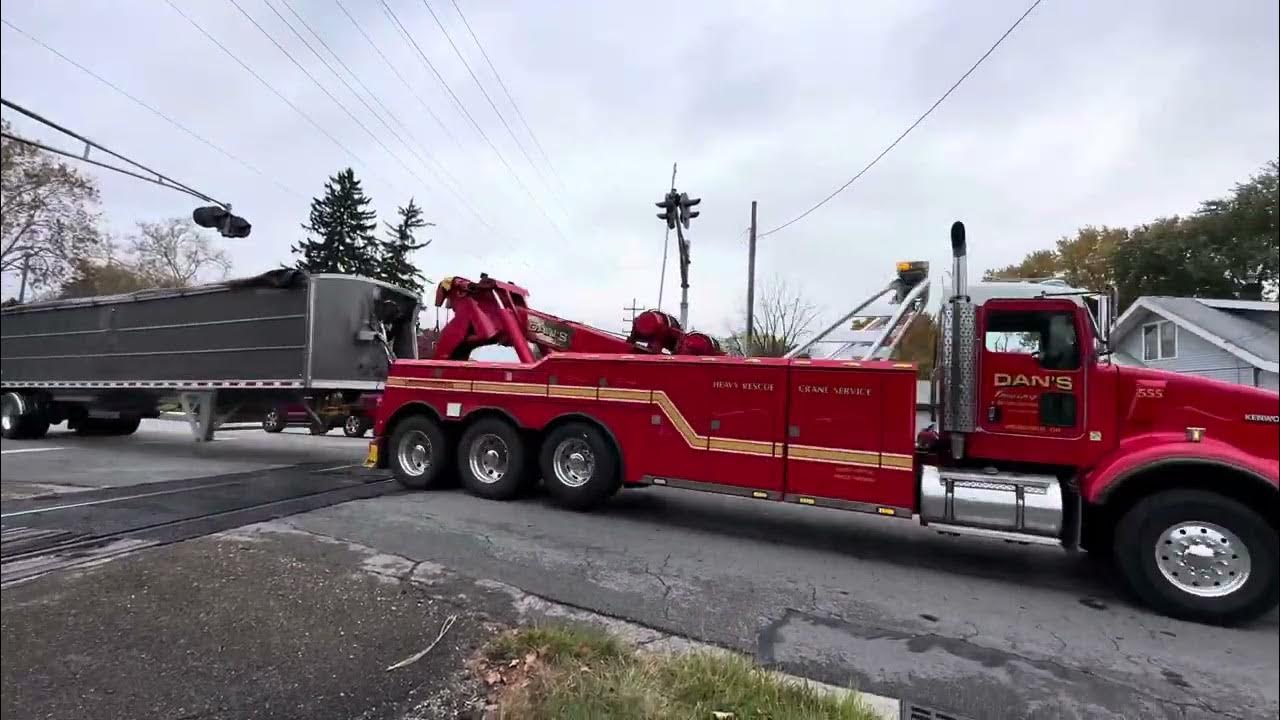 Tow truck honking horn - YouTube