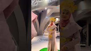 Songket melayu yang tak lapuk dek zaman. Dengan kombinasi sentuhan ala Thailand yang jadi trend.