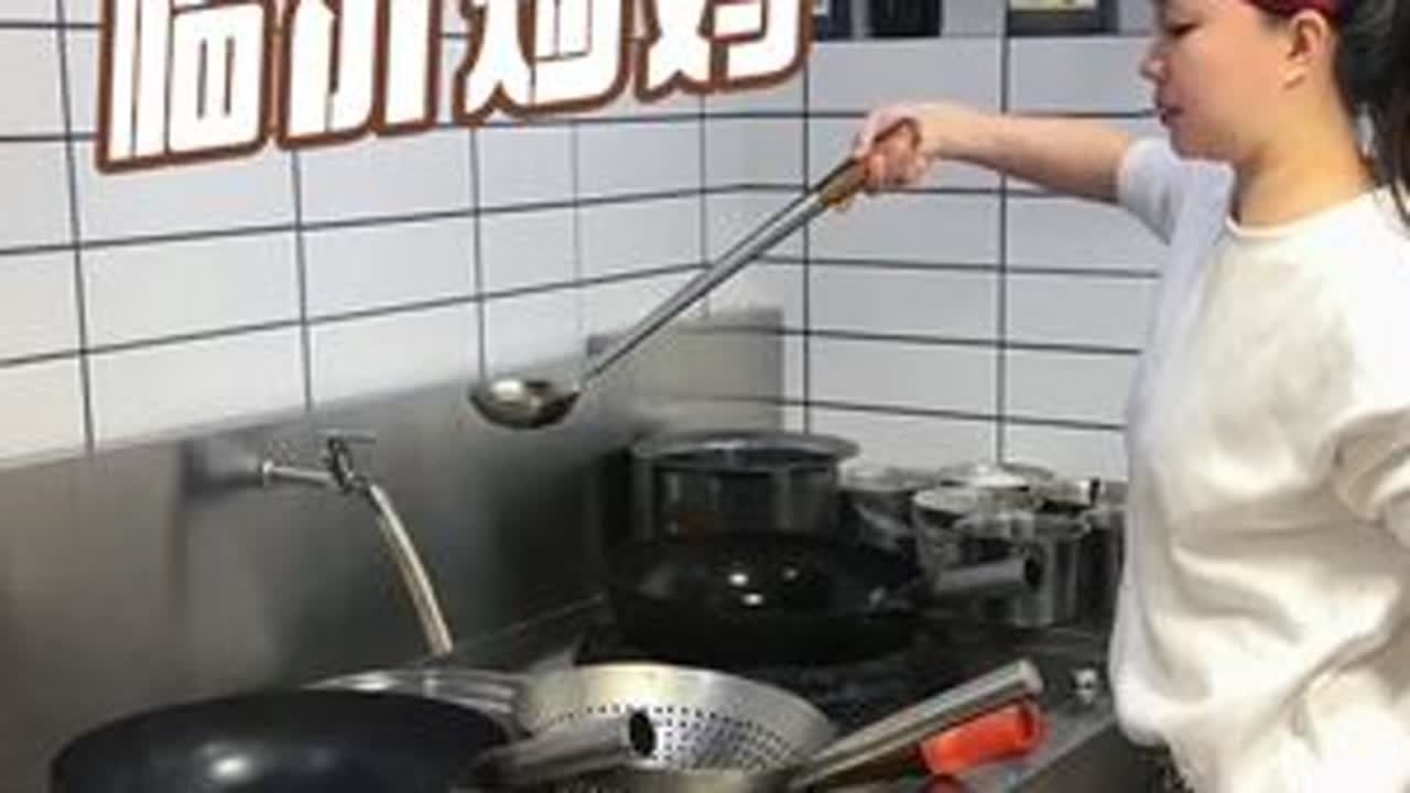 兄弟姊妹们今上舅舅店学做了正宗的临沂炒鸡 临沂人表示还原了#vlog日常 #临沂炒鸡 #美食 #美食教程 #日常分享