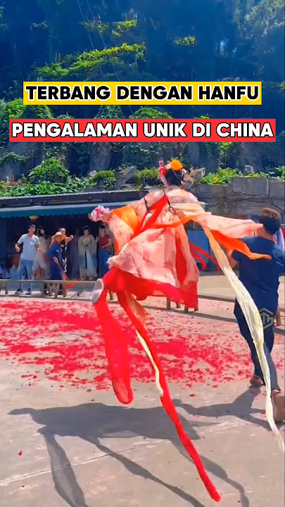 Terbang di Udara dengan Pakaian Tradisional Tiongkok #hanfu #china #shorts