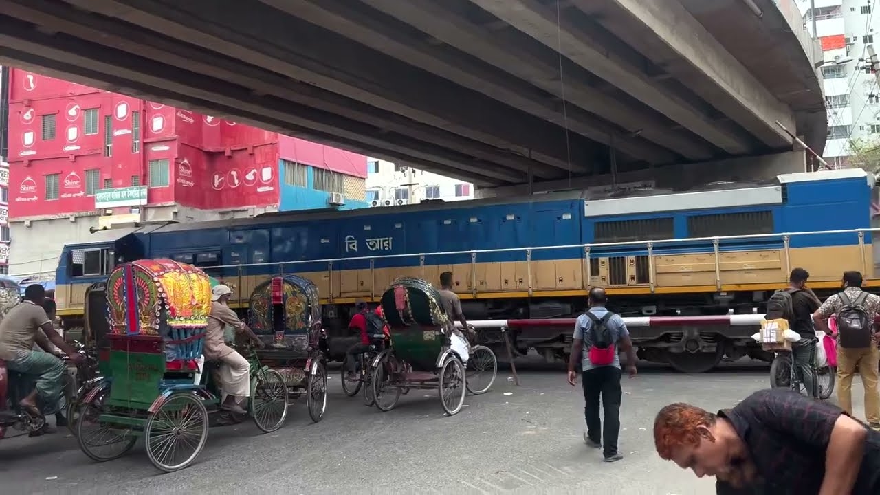 সকালে মালিবাগ রেইলগেট! 15 May, 2025