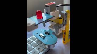 Short para construir con Nezha una alarma con un LED programando con MakeCode tu placa microbit