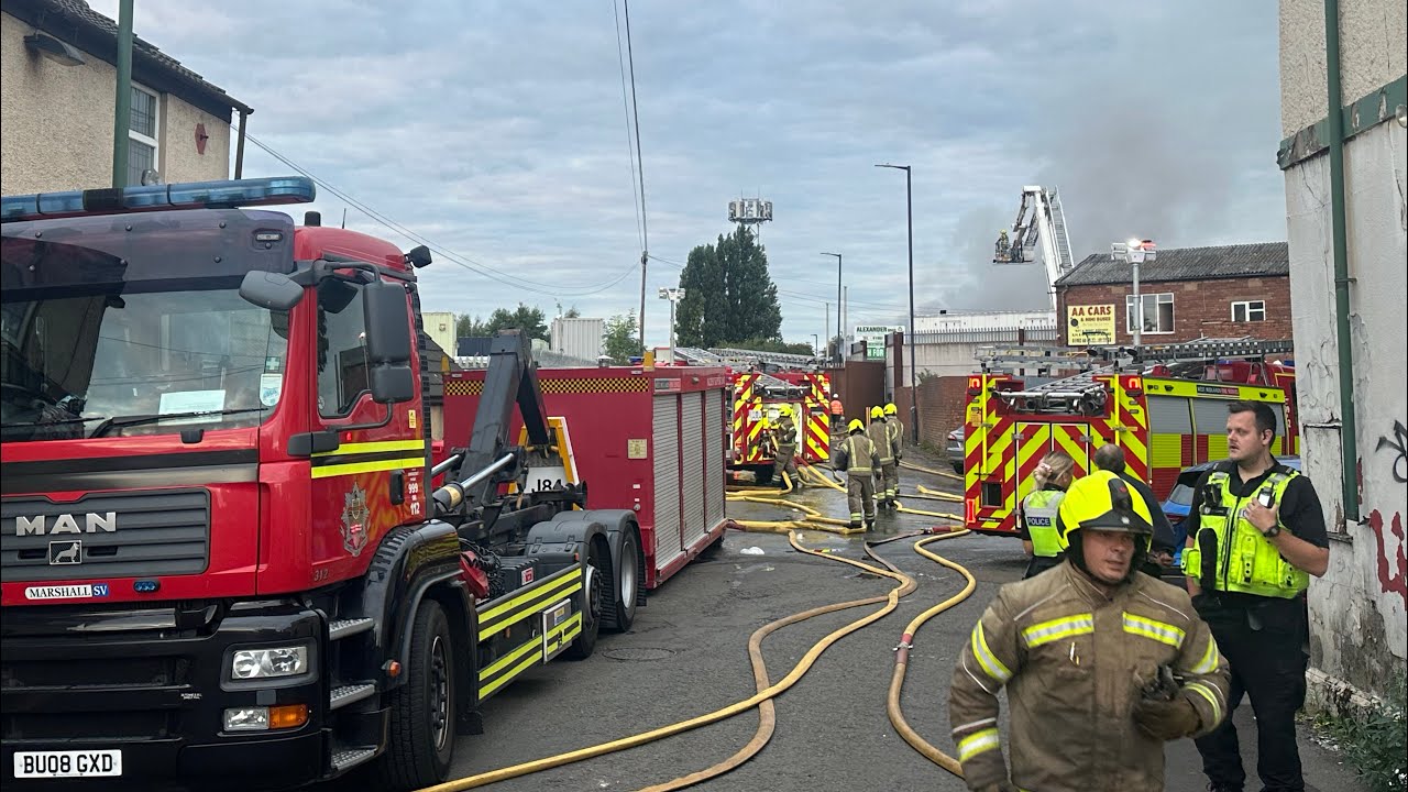 Large Scrapyard Fire - West Mids Fire *Drone* *HVPU Response*