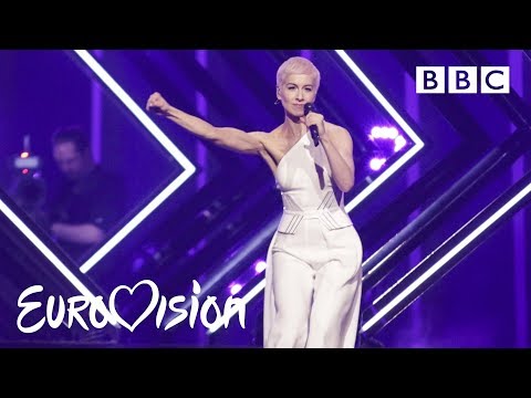 SuRie carries on after stage invasion - \