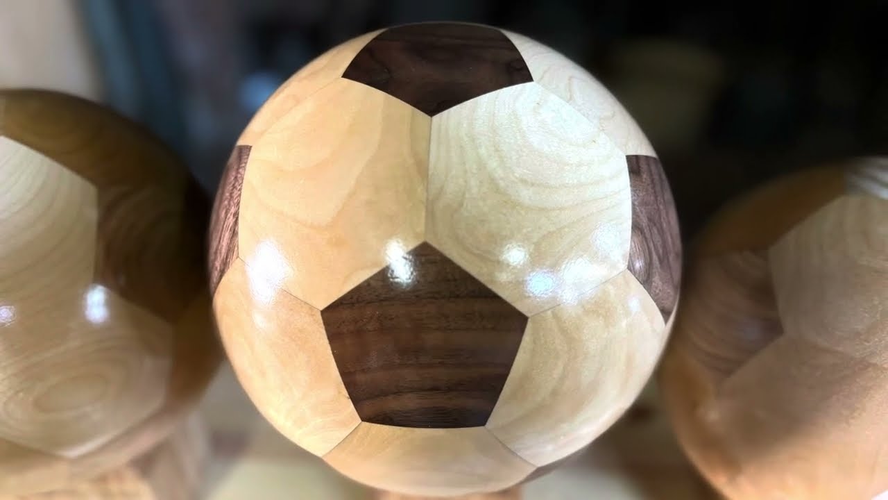 木のサッカーボールを丸める工程 - YouTube