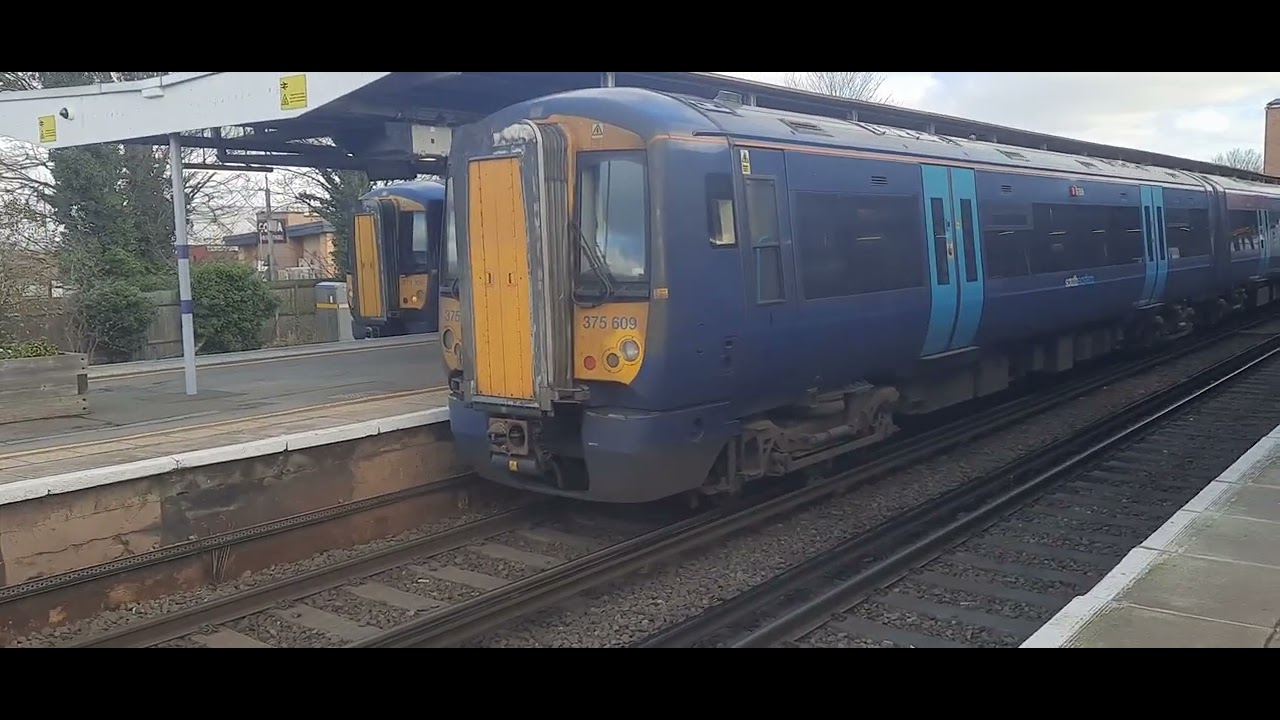 24/12/25 Christmas Eve Southeastern 375 609 Dover Priory Service Sittingbourne Railway Station 