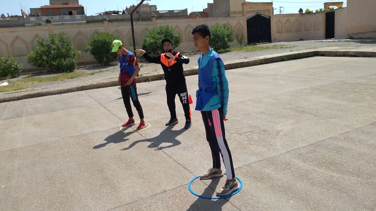 تعليم مراكز  اللاعبين ودورانهم في نشاط الكرة الطائرة: