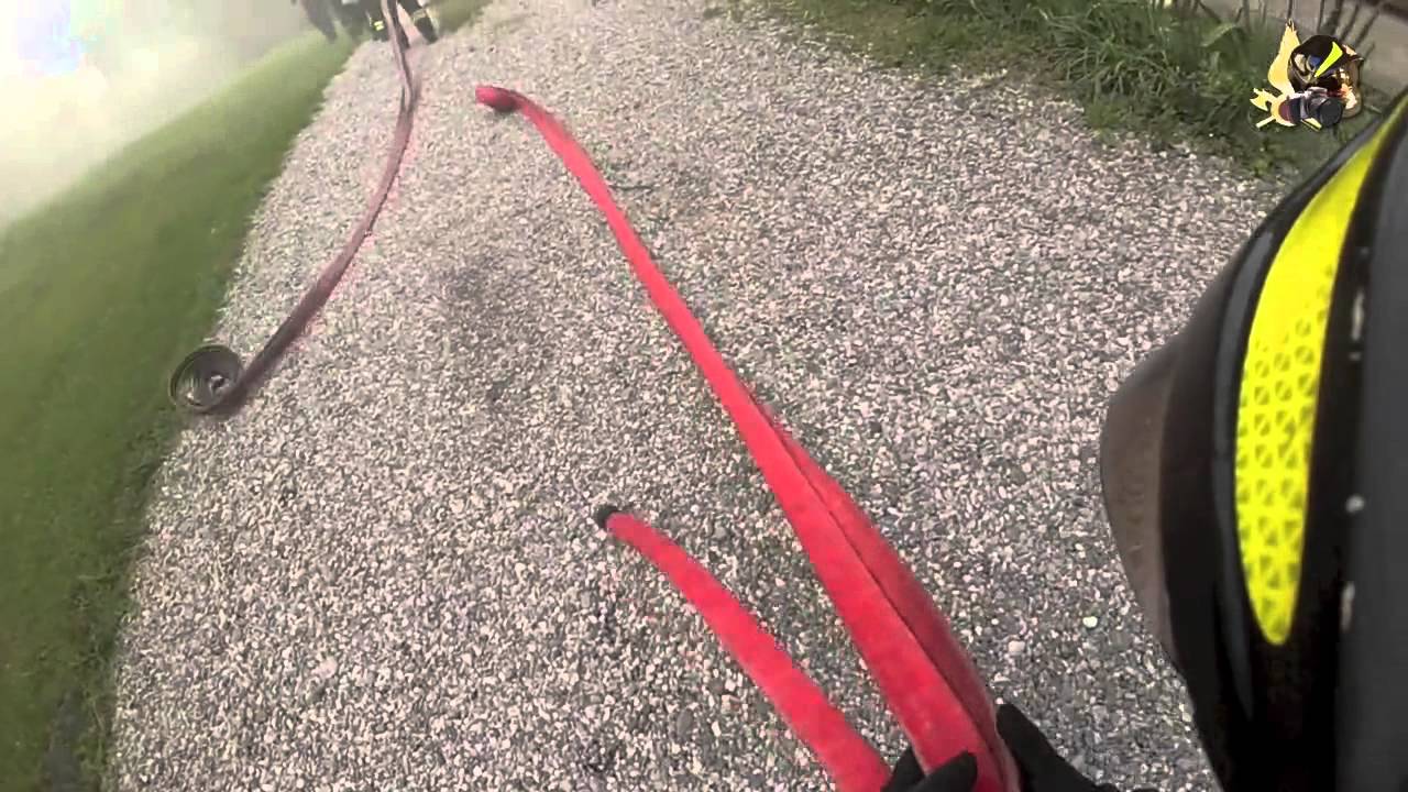 DENTRO L'INCENDIO DEL TETTO CON I VIGILI DEL FUOCO...