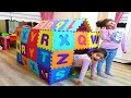 Öykü ve Masal Renkli Harflerden Oyun Evi Yaptı - Kids Play House Made of Learn Colors Alphabet