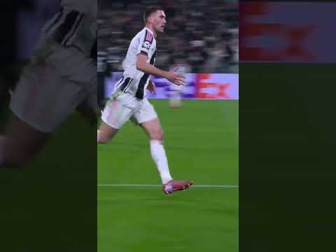 Dusan doing Dusan things 🥵🥵 #juventus #football #goals #soccer #championsleague