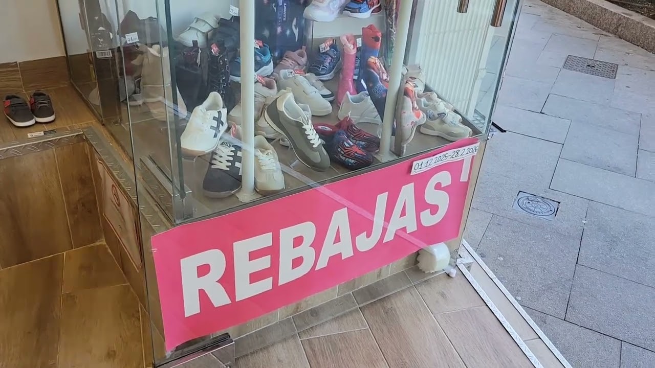 Бенамальдена начинается от станции. Benalmadena, Spain.