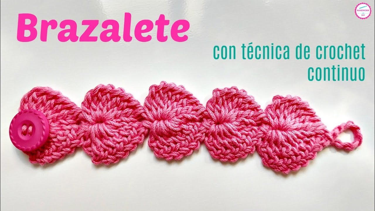 Brazalete a crochet con corazones
