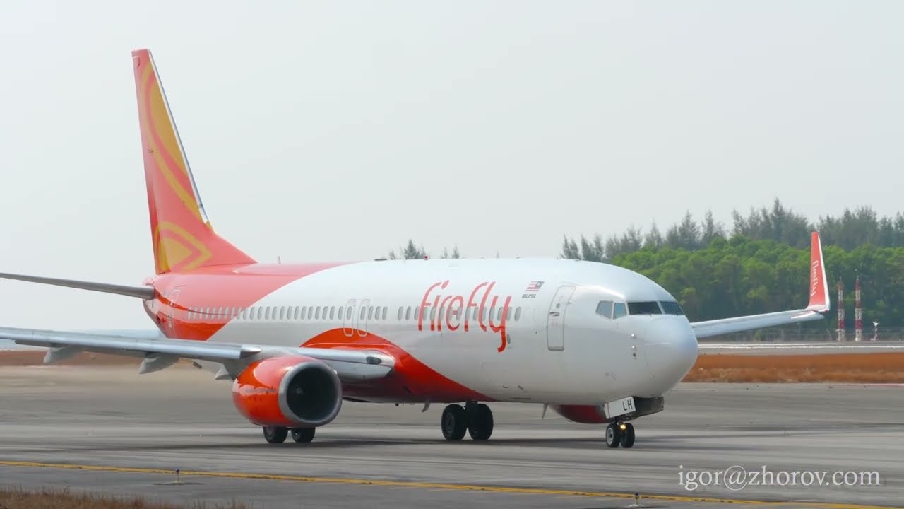 Firefly Boeing 737 taxiing at Phuket airport