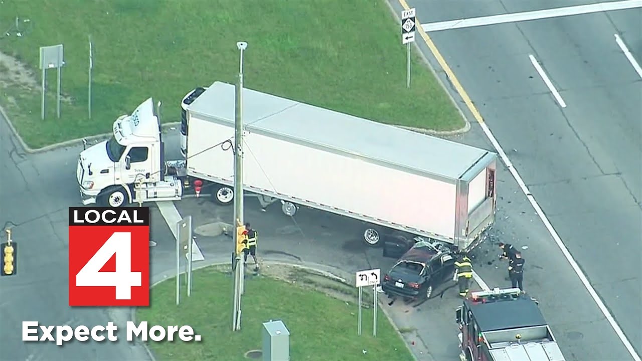 Car crashes into back of semi truck on Ford Road in Dearborn - YouTube