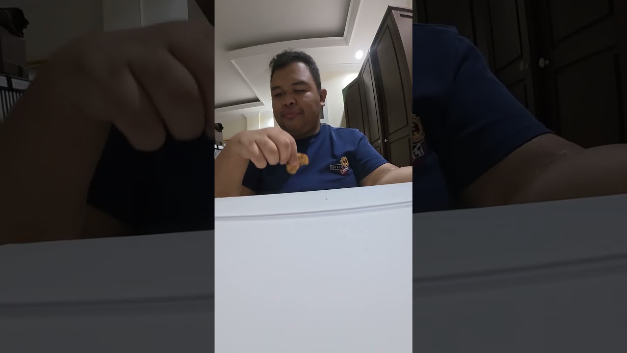 Naufal makan berat (seperti ayam, perkedel, tempe & sop daging) saat buka puasa