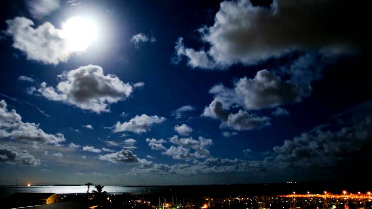Timelapse of Blue Moon on New Years Eve 2009