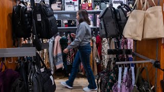 US Job Openings Fall as Consumer Confidence Rises