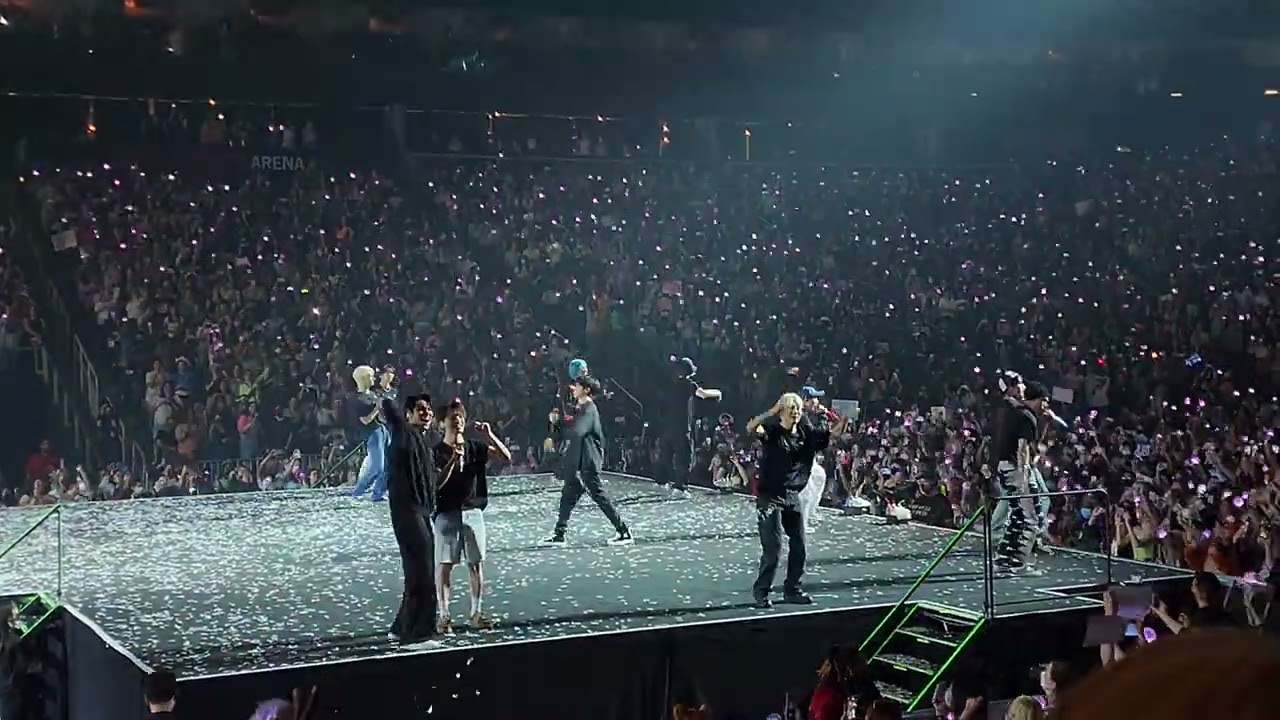 세븐틴 Seventeen encore stage Our Dawn Is Hotter Than Day, Snap Shoot, Very Nice fancam in Atlanta